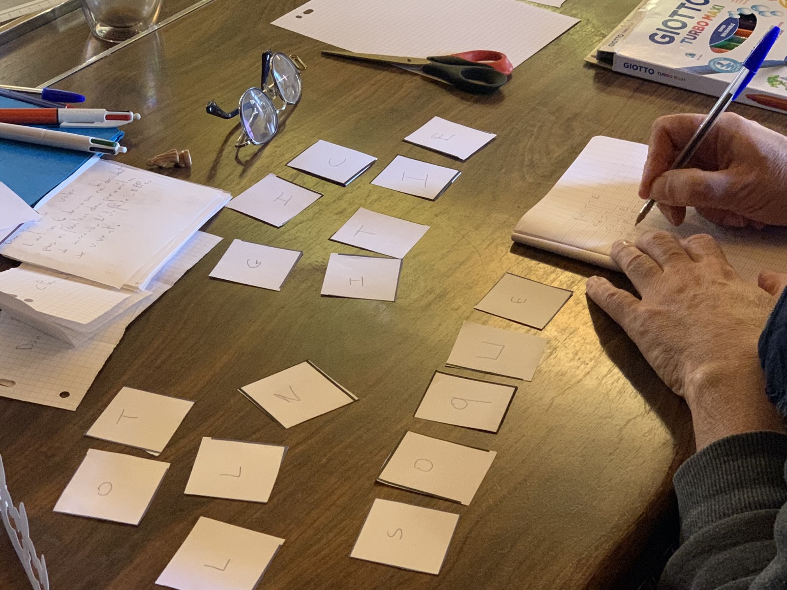 Un atelier créatif pour jouer avec les mots